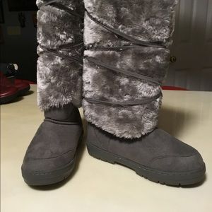 Holly Snow Boots, blush top, suede bottom with robber soles, waterproof.